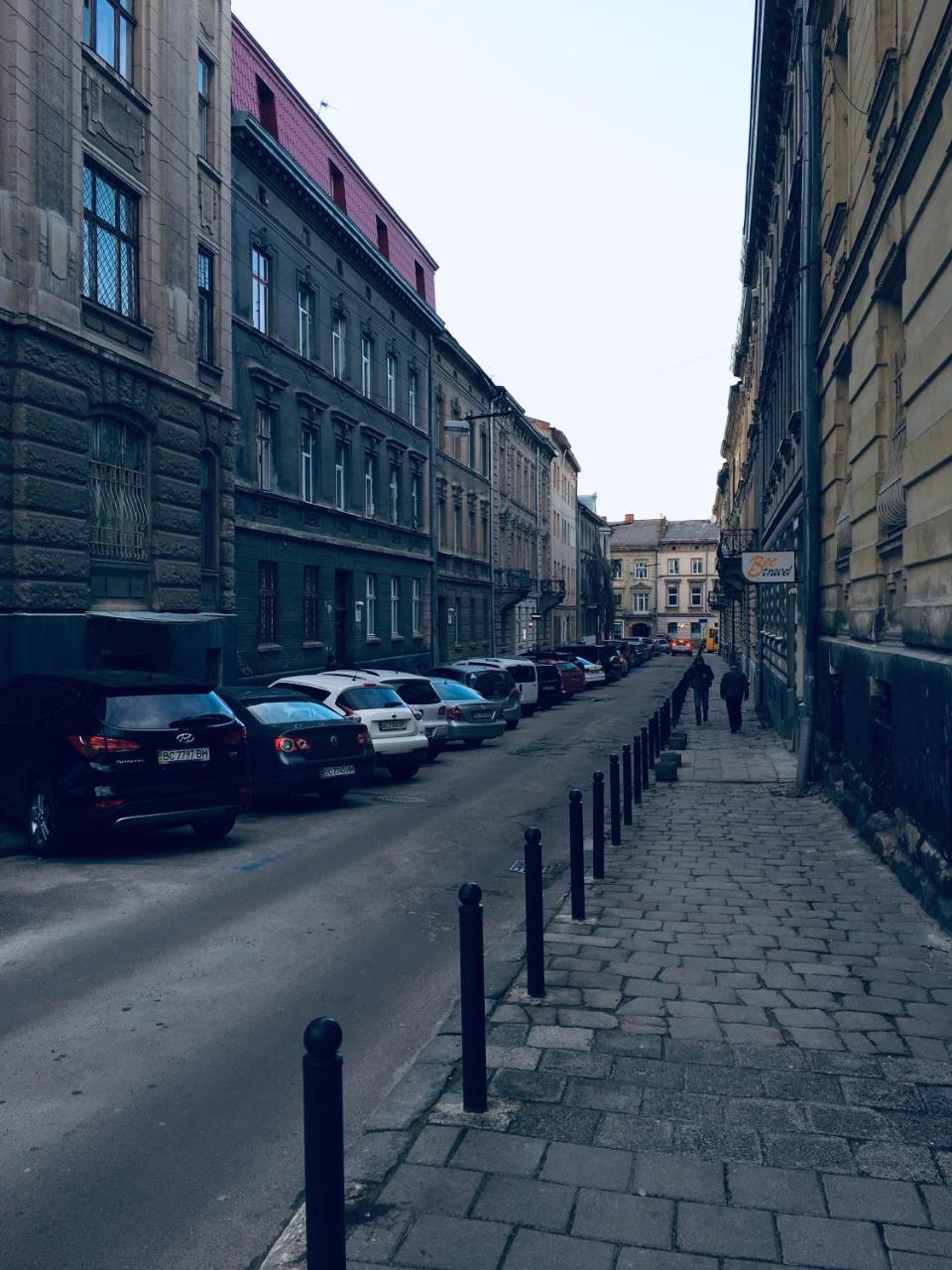 Апартаменты Дизайнерская квартира в центре Львов Экстерьер фото